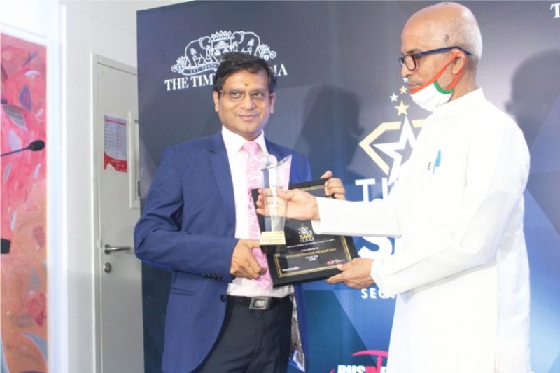 BPE Receiving SME ICON Award LR | T&D India